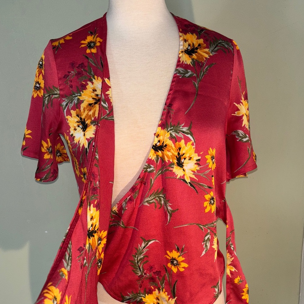 EXPRESS Elegant Floral Wrap Blouse - Burgundy and Yellow Size small - Picture 7 of 10